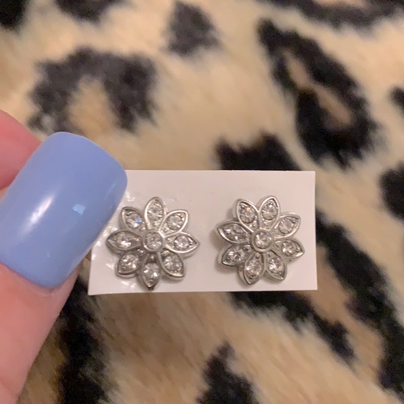 NEW 💗 Crystal Sunflower Silver earrings 🌻 - Picture 2 of 4